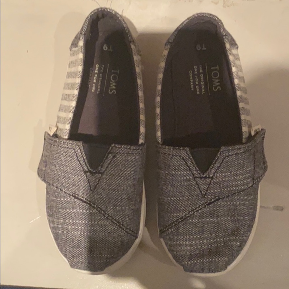 TOMS toddler size 9 denim stripe shoes